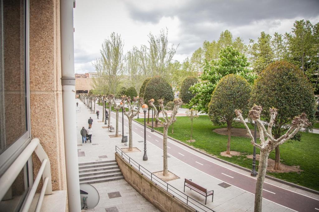 Pension Parque Del Ebro (Adults Only) Logroño Buitenkant foto